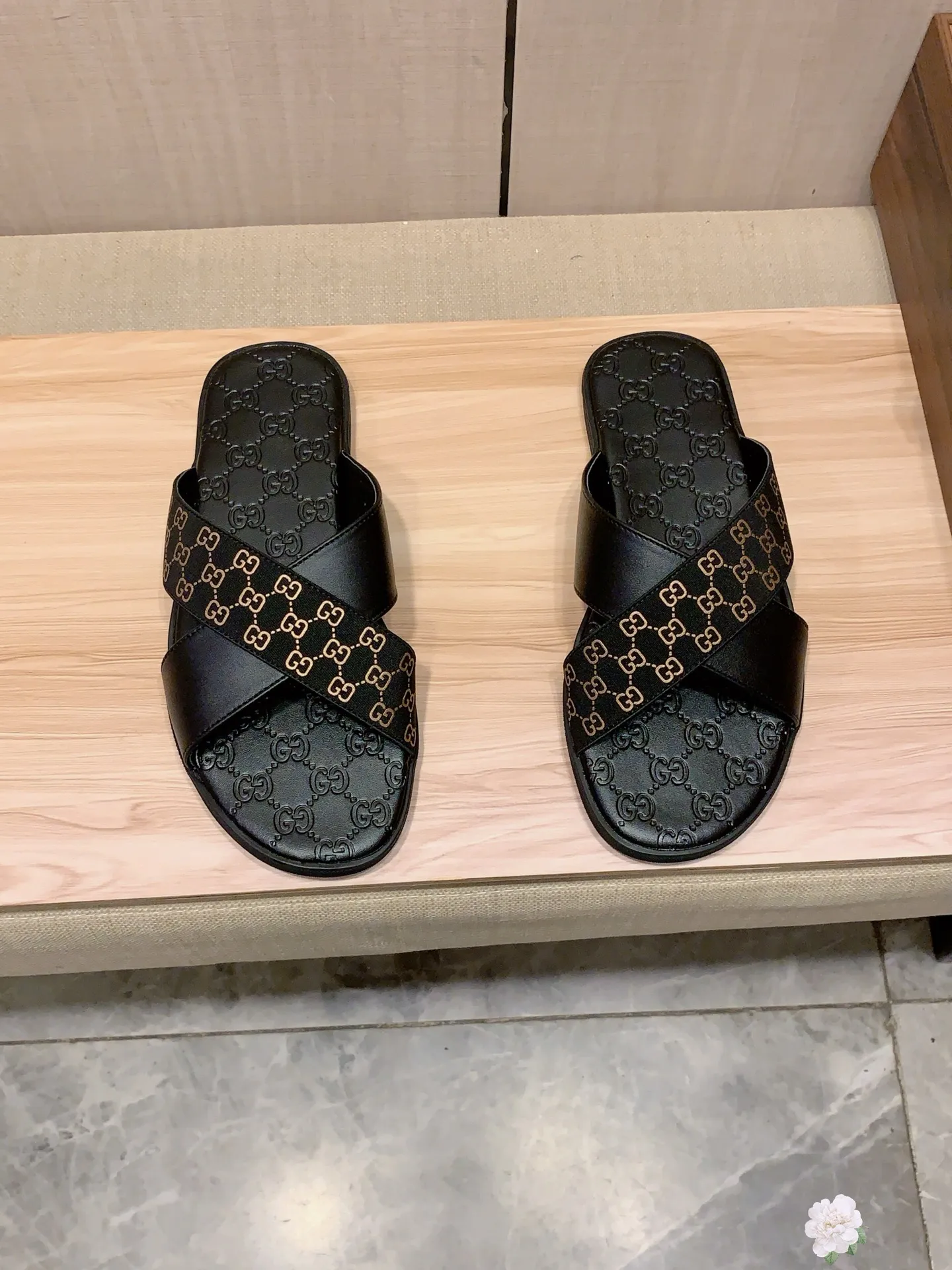 Slippers: New model: Factory price: 260💰💰🎩🎩🔥🔥《 Gucci* 》Series of slippers top purchasing agent🔍🔍Sold at the same time for men, original Italian imported webbing made of selected cowhide, exquisite workmanship,), sole: (super comfortable) original factory special sole, ⚠️exclusive double-layer movable molded sole super comfortable⚠️, real shot🎬the real thing is more beautiful🔍🔍266 regular code 38-44, can be ordered 45.